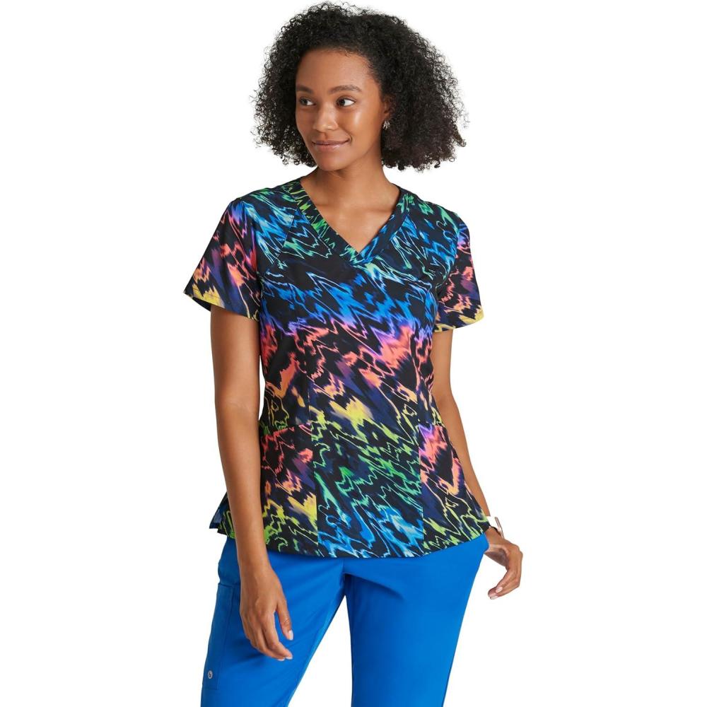 imageBARCO One Printed Scrub Top for Women  4Pocket MoistureWicking VNeck Shirt with 360 Spandex StretchAurora Lights